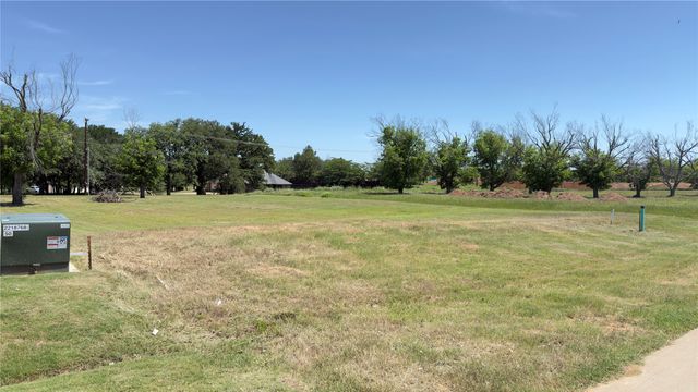 2201 Middlewood Circle, Granbury, TX 76049
