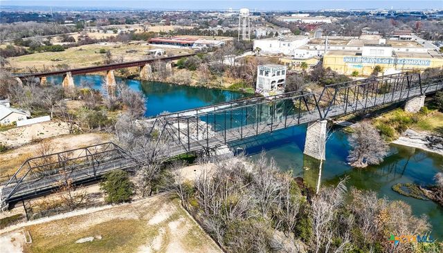 386 E Nacogdoches Street, New Braunfels, TX 78130