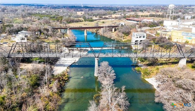 386 E Nacogdoches Street, New Braunfels, TX 78130