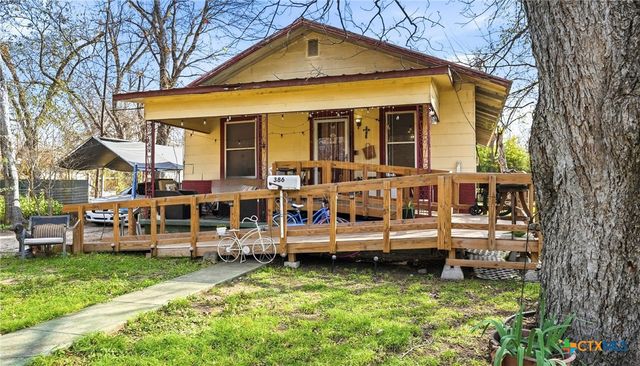 386 E Nacogdoches Street, New Braunfels, TX 78130