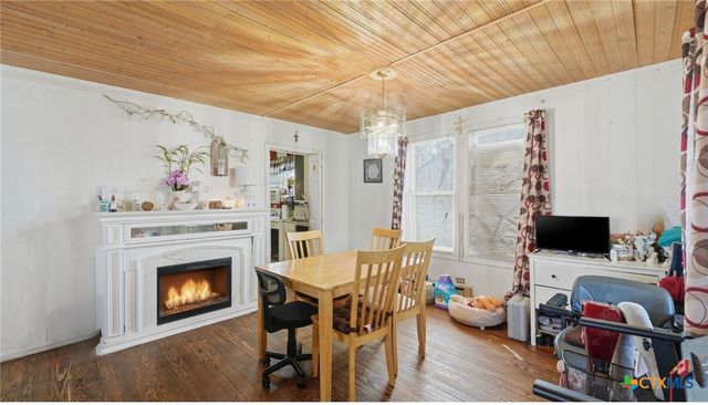 386 E Nacogdoches Street, New Braunfels, TX 78130