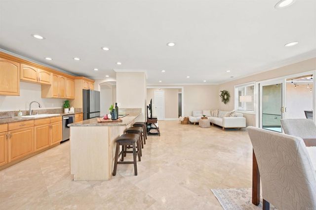 7738 Madrilena Way, Carlsbad, CA 92009