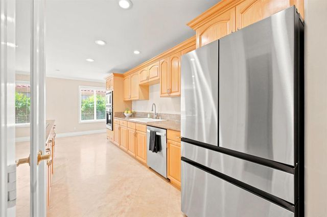 7738 Madrilena Way, Carlsbad, CA 92009