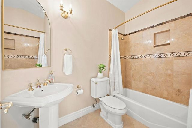 7738 Madrilena Way, Carlsbad, CA 92009