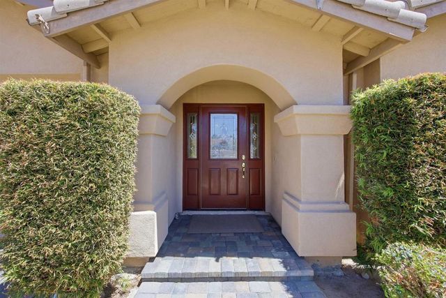 7738 Madrilena Way, Carlsbad, CA 92009