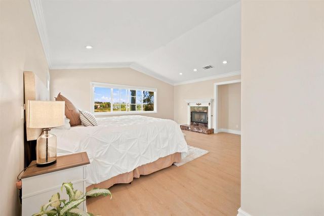 7738 Madrilena Way, Carlsbad, CA 92009