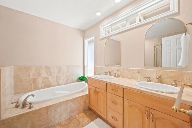7738 Madrilena Way, Carlsbad, CA 92009