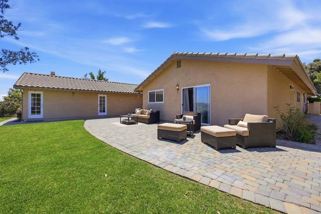 7738 Madrilena Way, Carlsbad, CA 92009