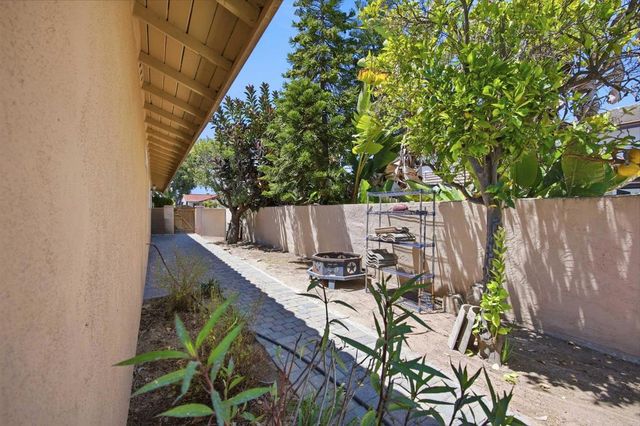 7738 Madrilena Way, Carlsbad, CA 92009
