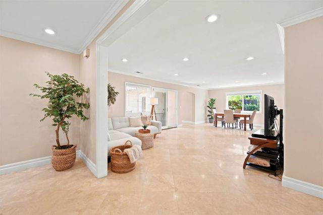 7738 Madrilena Way, Carlsbad, CA 92009