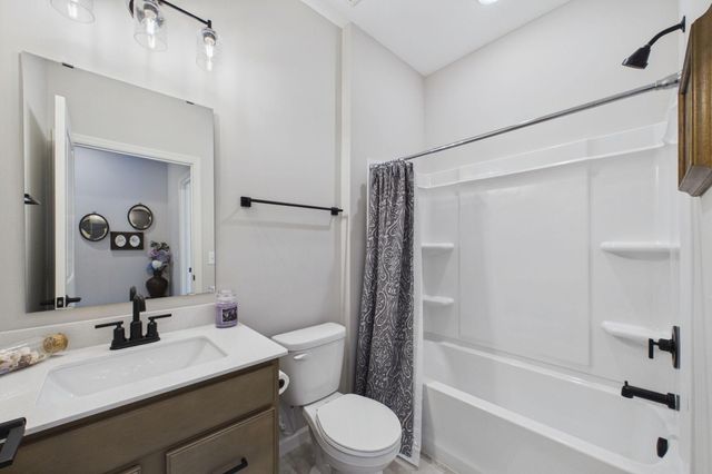 196 Liberty Heights Drive, Chaska, MN 55318