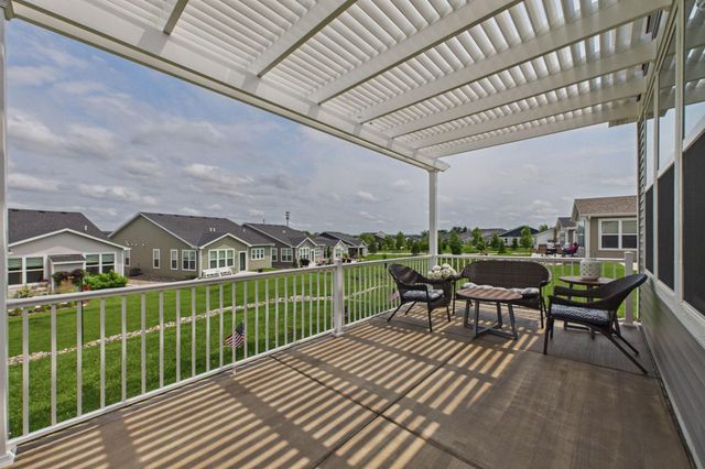 196 Liberty Heights Drive, Chaska, MN 55318