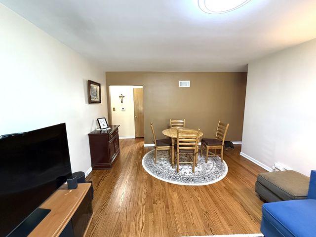5224 Wolf Road, Western Springs, IL 60558