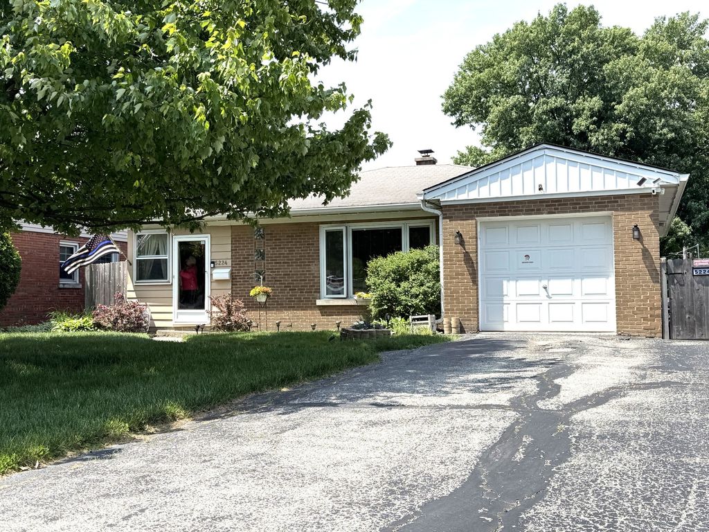 5224 Wolf Road, Western Springs, IL 60558