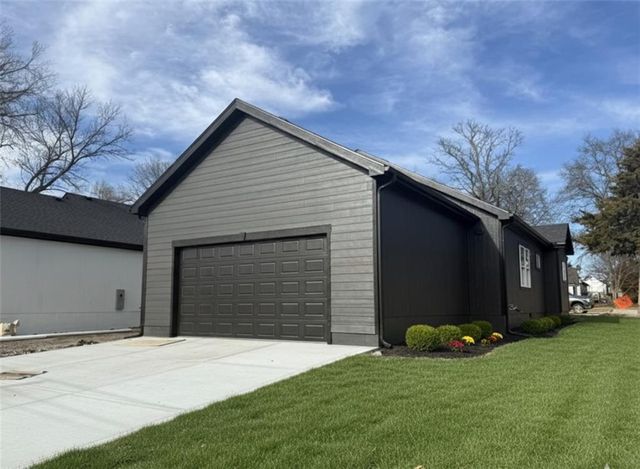 227 E Mill Street, Osawatomie, KS 66064