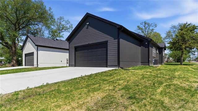 227 E Mill Street, Osawatomie, KS 66064