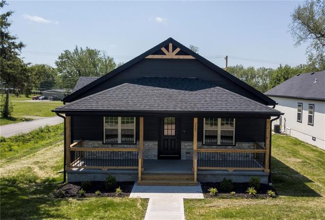 227 E Mill Street, Osawatomie, KS 66064