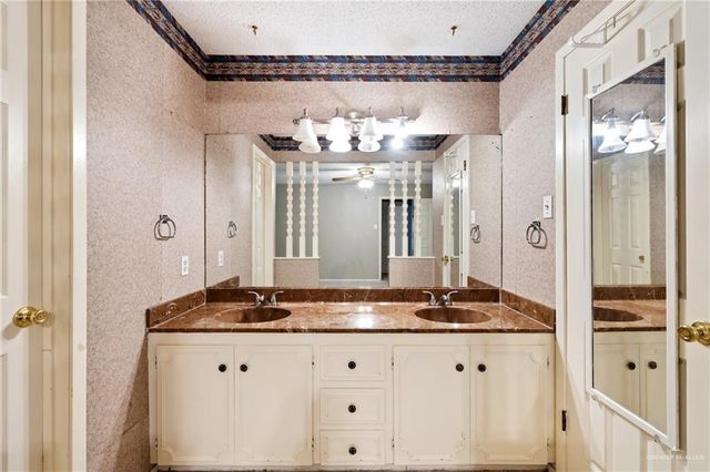 1913 Point West Drive, Edinburg, TX 78539