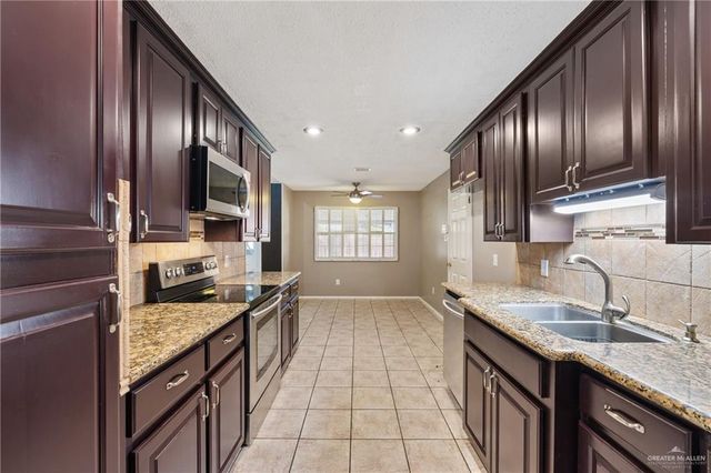 1913 Point West Drive, Edinburg, TX 78539