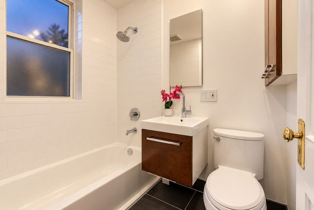 6454 N Bosworth Avenue 2A, Chicago, IL 60626