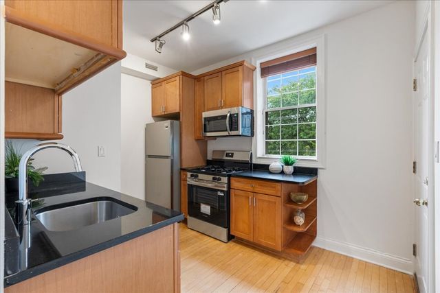 6454 N Bosworth Avenue 2A, Chicago, IL 60626