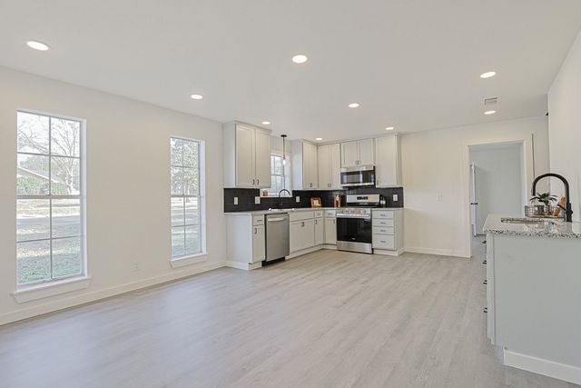 401 Kingsway Dr., Overton, TX 75684