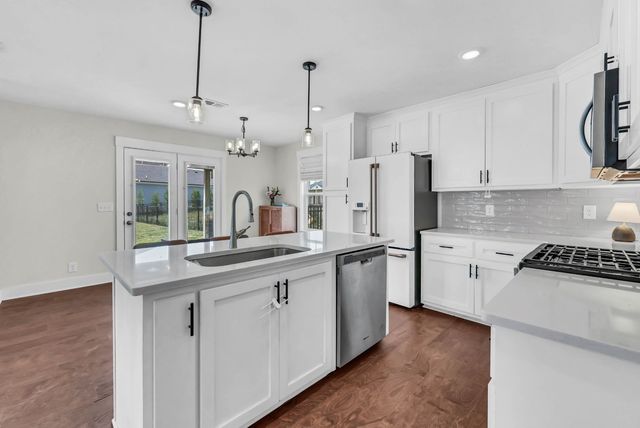 904 Frog Gip Pond Ct, Clarksville, TN 37043