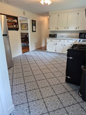 345 Stone Church Road, Tiverton, RI 02878