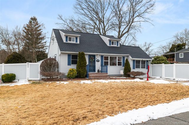 1 Birch Haven Court, East Northport, NY 11731