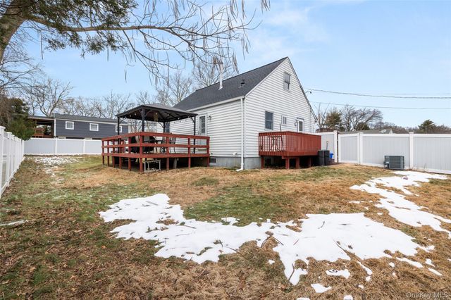 1 Birch Haven Court, East Northport, NY 11731