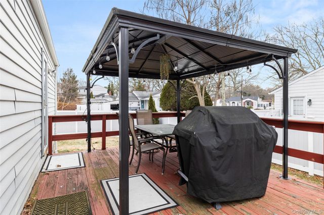 1 Birch Haven Court, East Northport, NY 11731