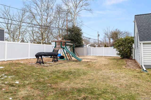 1 Birch Haven Court, East Northport, NY 11731