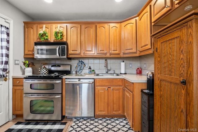 1 Birch Haven Court, East Northport, NY 11731