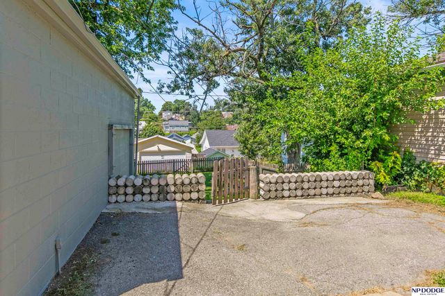 1114 S 54 Street, Omaha, NE 68106