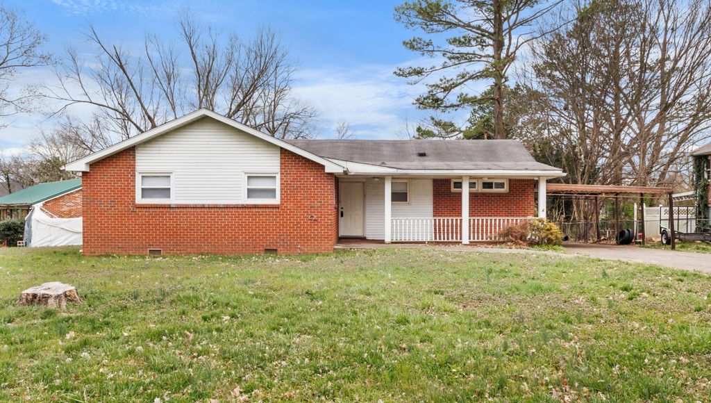 310 Sheriff Dr, Clarksville, TN 37042