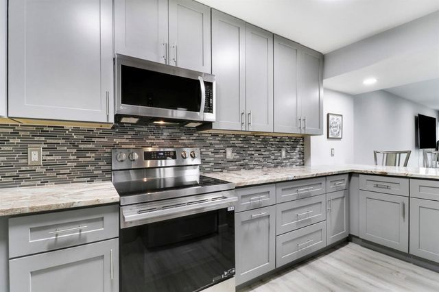 384 Golfview Road D, North Palm Beach, FL 33408