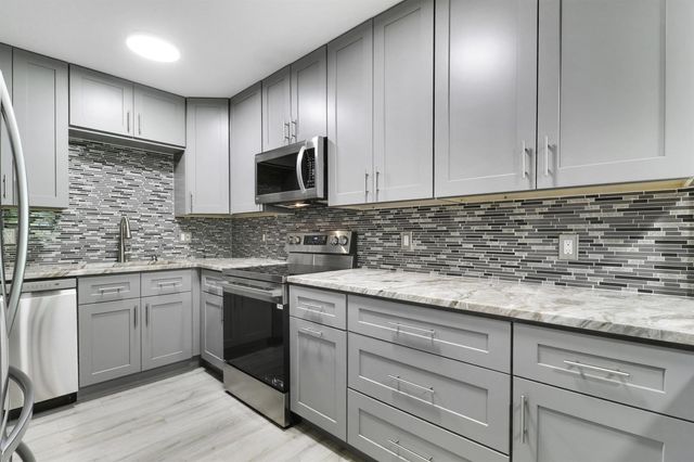 384 Golfview Road D, North Palm Beach, FL 33408