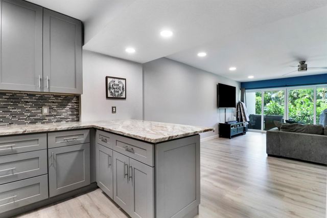 384 Golfview Road D, North Palm Beach, FL 33408