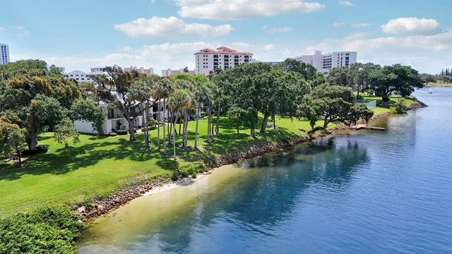 384 Golfview Road D, North Palm Beach, FL 33408