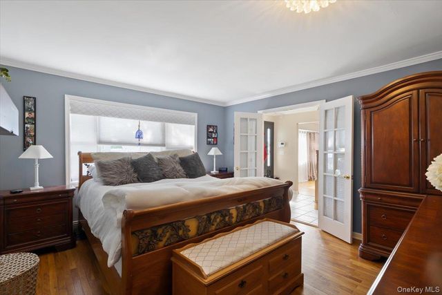 1 5th Avenue, Farmingdale, NY 11735
