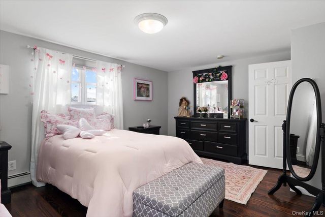1 5th Avenue, Farmingdale, NY 11735