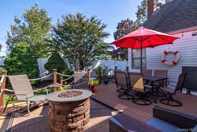 1 5th Avenue, Farmingdale, NY 11735