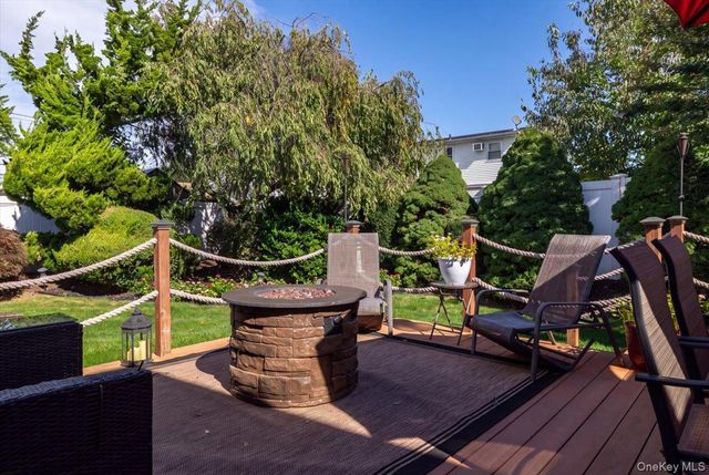 1 5th Avenue, Farmingdale, NY 11735
