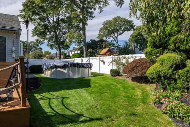 1 5th Avenue, Farmingdale, NY 11735