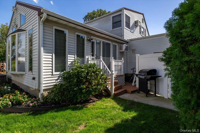 1 5th Avenue, Farmingdale, NY 11735