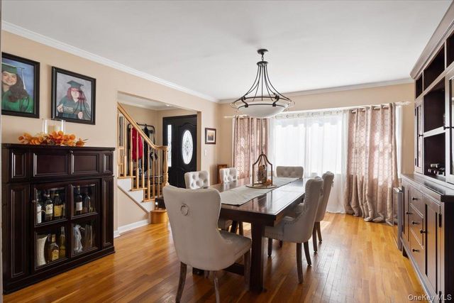 1 5th Avenue, Farmingdale, NY 11735