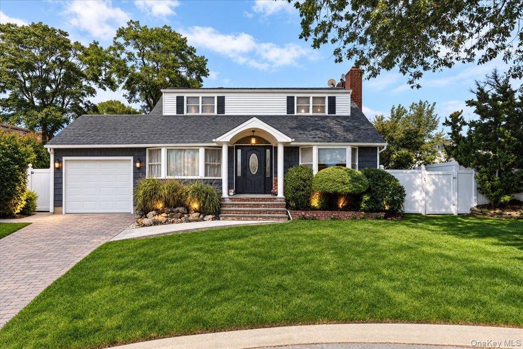 1 5th Avenue, Farmingdale, NY 11735 — exterior