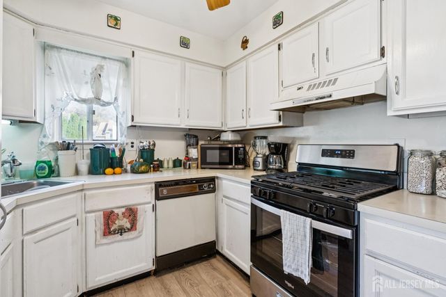 48 Woodland Way, South Brunswick, NJ 08810