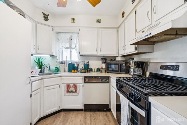 48 Woodland Way, South Brunswick, NJ 08810