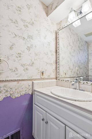 48 Woodland Way, South Brunswick, NJ 08810